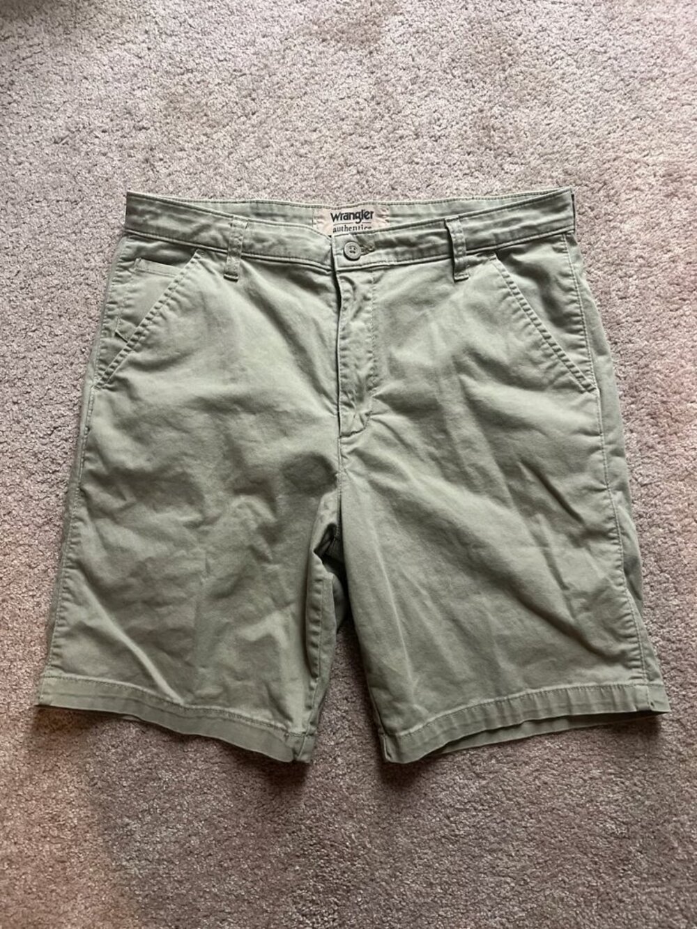 Wrangler Authentics Men’s 9” Inseam Khaki Shorts Size 34